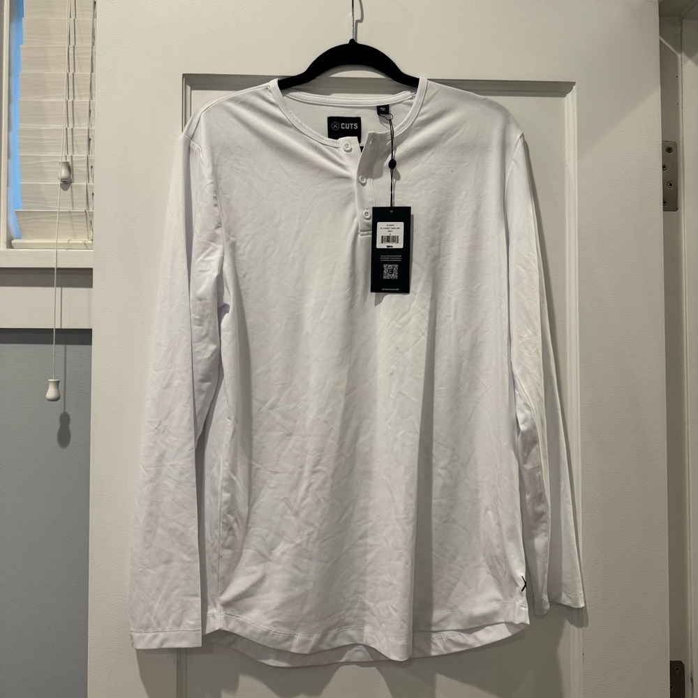 NWT Men’s CUTS AO LS Henley Curve-Hem